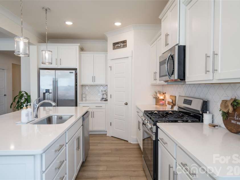 1452 Ardmore Drive, Sherrills Ford, NC 28673.  MLS# CAR4398237, YatesRealty ID 37364. 