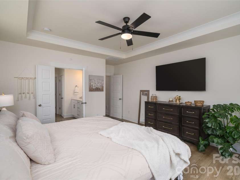 1452 Ardmore Drive, Sherrills Ford, NC 28673.  MLS# CAR4398237, YatesRealty ID 37364. 