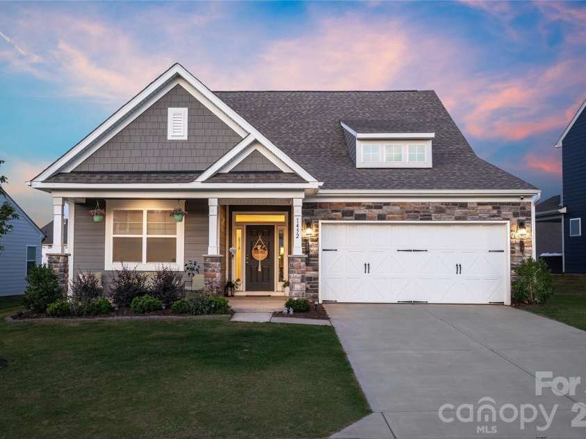 1452 Ardmore Drive, Sherrills Ford, NC 28673.  MLS# CAR4398237, YatesRealty ID 37364. Upgraded and Move in Ready!