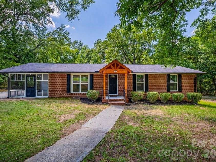 139 Forest Drive, Union, SC 29379.  MLS# CAR4402279, YatesRealty ID 37365. 