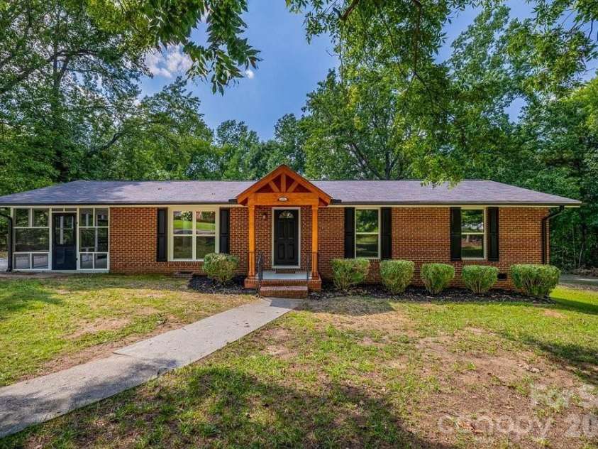 139 Forest Drive, Union, SC 29379.  MLS# CAR4402279, YatesRealty ID 37365. 