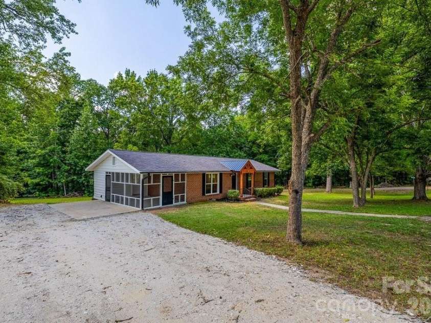 139 Forest Drive, Union, SC 29379.  MLS# CAR4402279, YatesRealty ID 37365. 