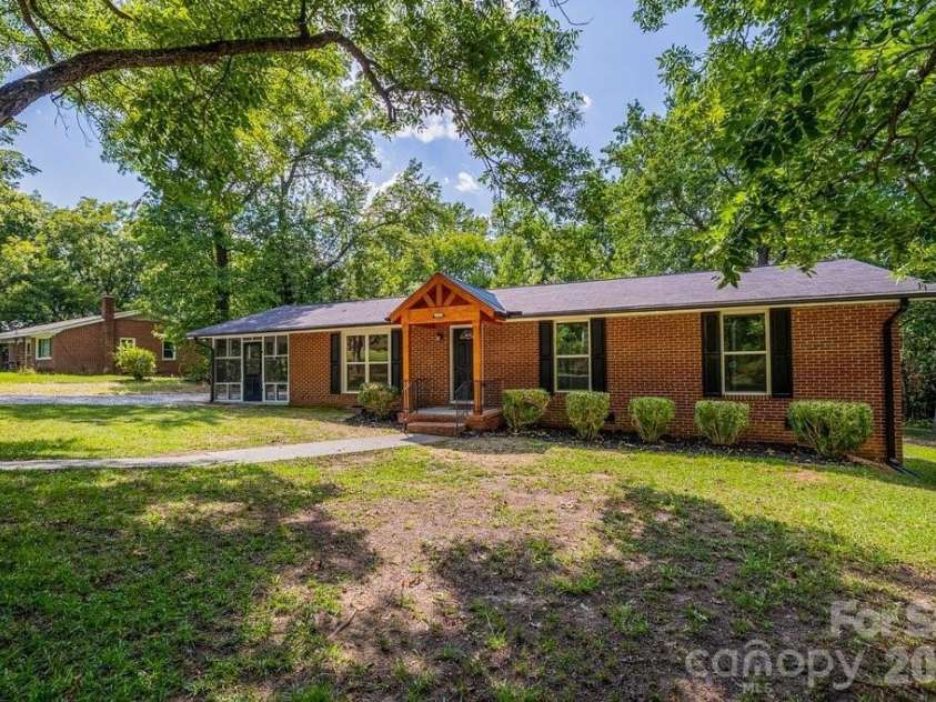 139 Forest Drive, Union, SC 29379.  MLS# CAR4402279, YatesRealty ID 37365. 