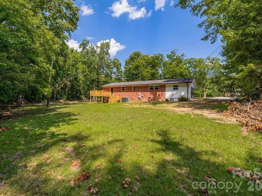 139 Forest Drive, Union, SC 29379.  MLS# CAR4402279, YatesRealty ID 37365. 