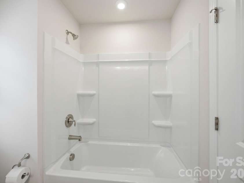 16716 Summers Walk Boulevard, Davidson, NC 28036.  MLS# CAR4399980, YatesRealty ID 37366. 