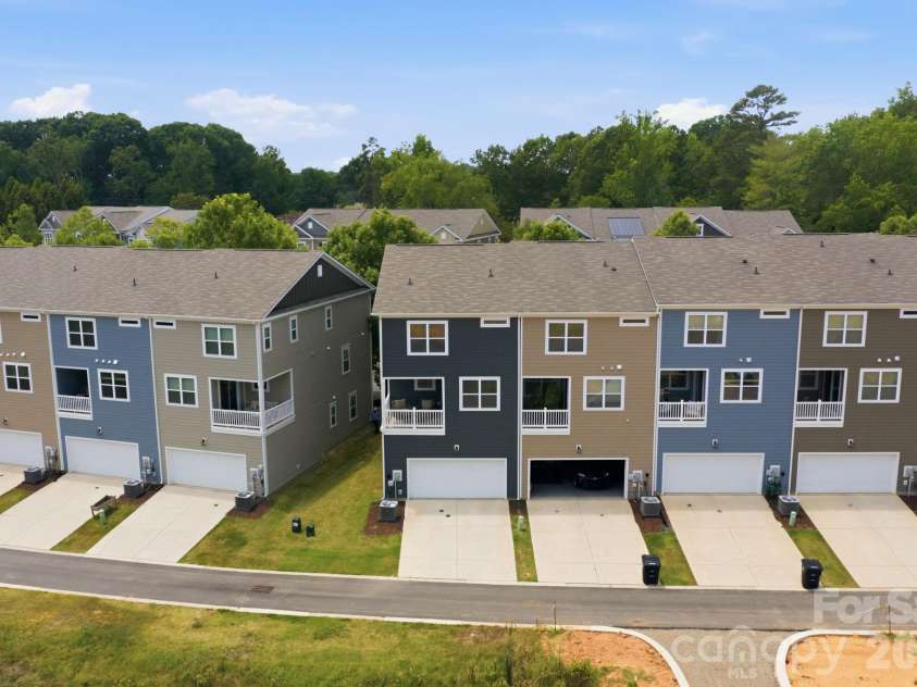 16716 Summers Walk Boulevard, Davidson, NC 28036.  MLS# CAR4399980, YatesRealty ID 37366. 