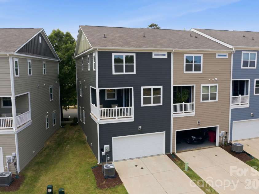 16716 Summers Walk Boulevard, Davidson, NC 28036.  MLS# CAR4399980, YatesRealty ID 37366. 