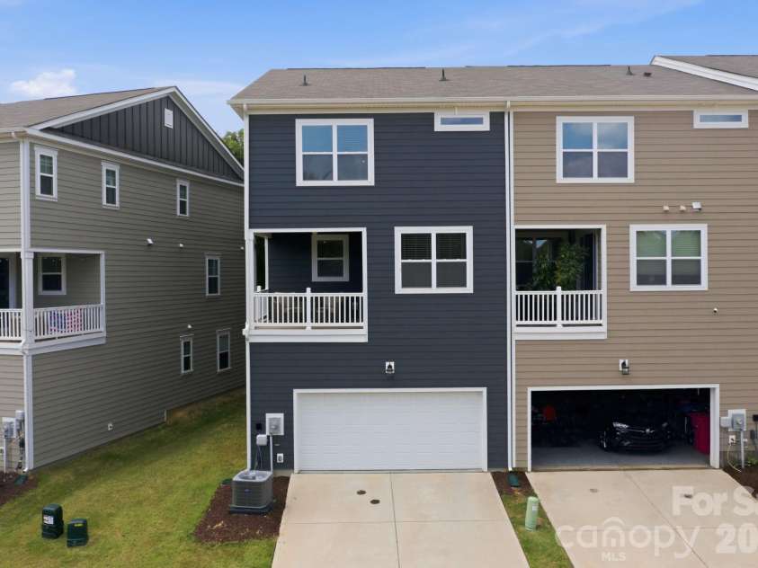 16716 Summers Walk Boulevard, Davidson, NC 28036.  MLS# CAR4399980, YatesRealty ID 37366. 