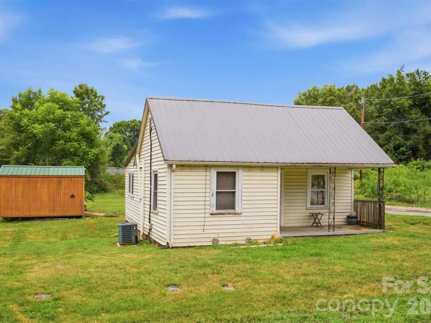 43 Highland Avenue, Granite Falls, NC 28630.  MLS# CAR4399795, YatesRealty ID 37367. 