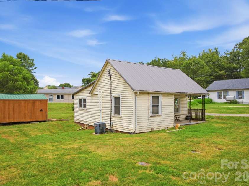 43 Highland Avenue, Granite Falls, NC 28630.  MLS# CAR4399795, YatesRealty ID 37367. 