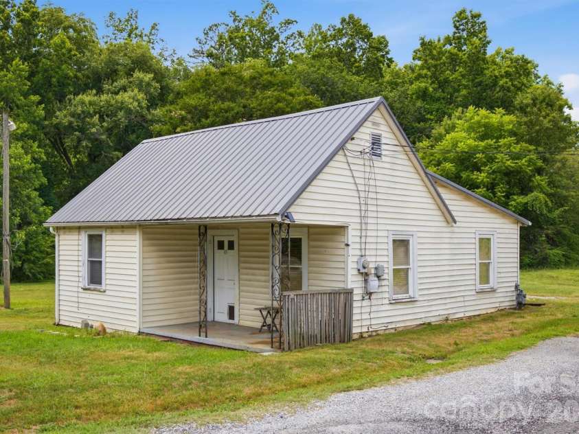 43 Highland Avenue, Granite Falls, NC 28630.  MLS# CAR4399795, YatesRealty ID 37367. 