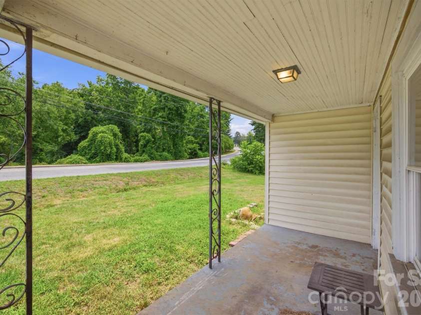 43 Highland Avenue, Granite Falls, NC 28630.  MLS# CAR4399795, YatesRealty ID 37367. 