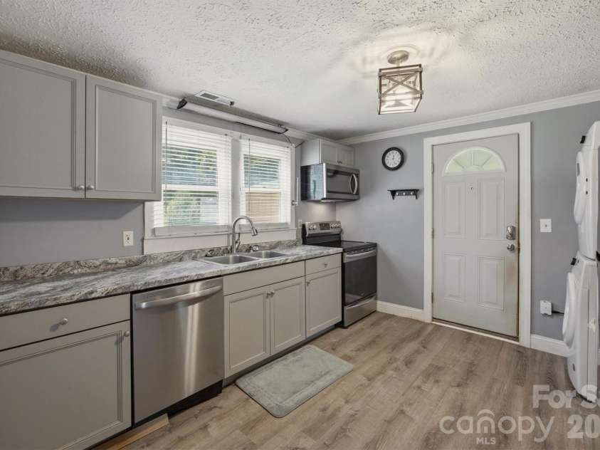 43 Highland Avenue, Granite Falls, NC 28630.  MLS# CAR4399795, YatesRealty ID 37367. 
