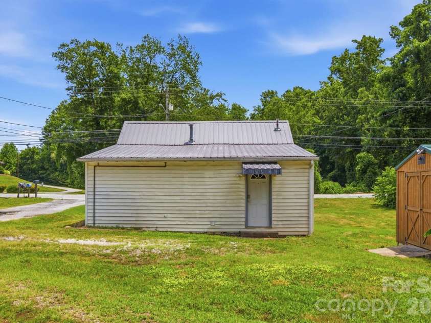 43 Highland Avenue, Granite Falls, NC 28630.  MLS# CAR4399795, YatesRealty ID 37367. 