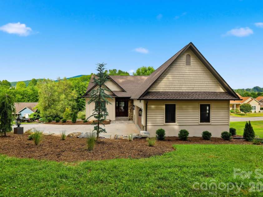 643 Landing Drive, Jefferson, NC 28640.  MLS# CAR4403187, YatesRealty ID 37369. 