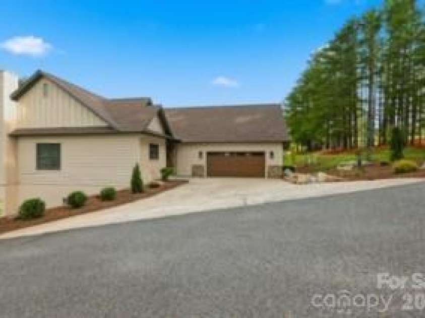643 Landing Drive, Jefferson, NC 28640.  MLS# CAR4403187, YatesRealty ID 37369. 