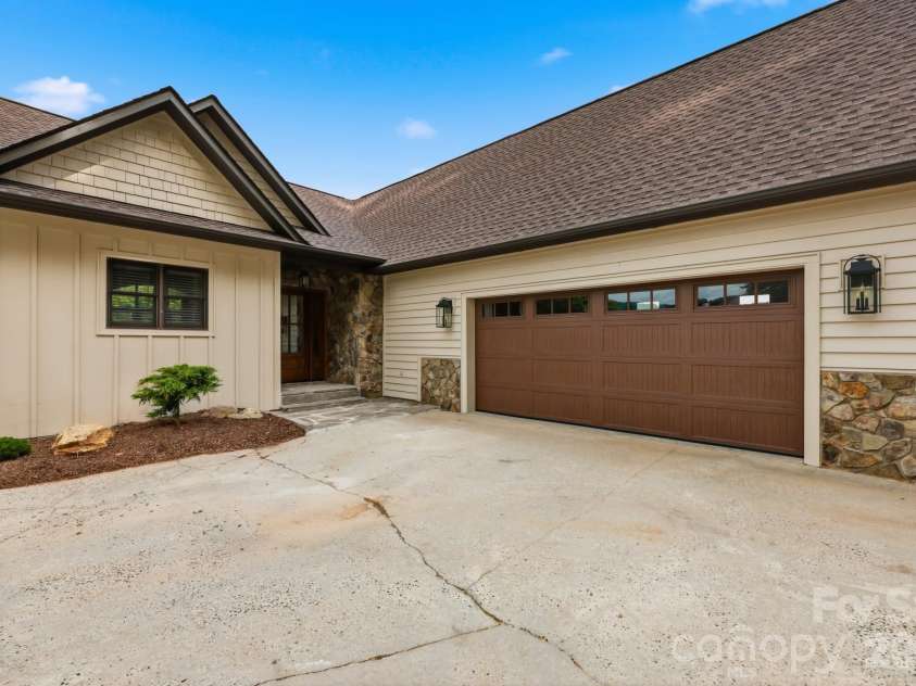 643 Landing Drive, Jefferson, NC 28640.  MLS# CAR4403187, YatesRealty ID 37369. 