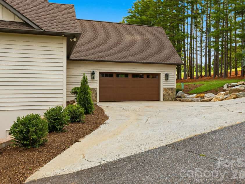 643 Landing Drive, Jefferson, NC 28640.  MLS# CAR4403187, YatesRealty ID 37369. 