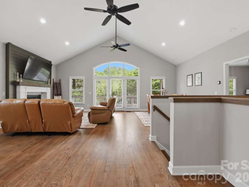 643 Landing Drive, Jefferson, NC 28640.  MLS# CAR4403187, YatesRealty ID 37369. 