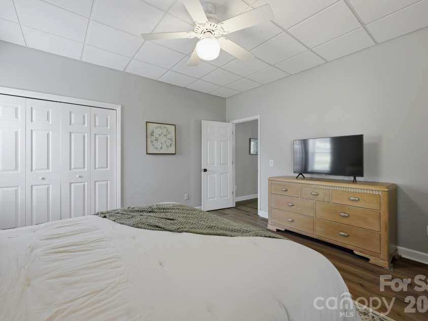 643 Landing Drive, Jefferson, NC 28640.  MLS# CAR4403187, YatesRealty ID 37369. 