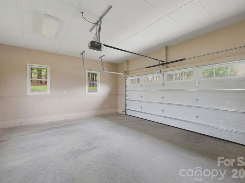 643 Landing Drive, Jefferson, NC 28640.  MLS# CAR4403187, YatesRealty ID 37369. Garage