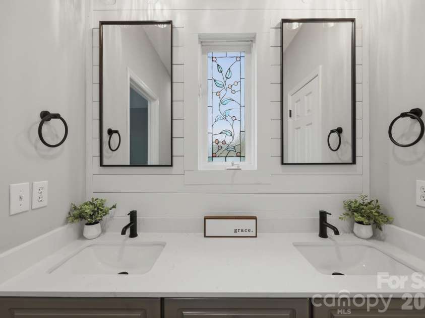 643 Landing Drive, Jefferson, NC 28640.  MLS# CAR4403187, YatesRealty ID 37369. Primary Bathroom