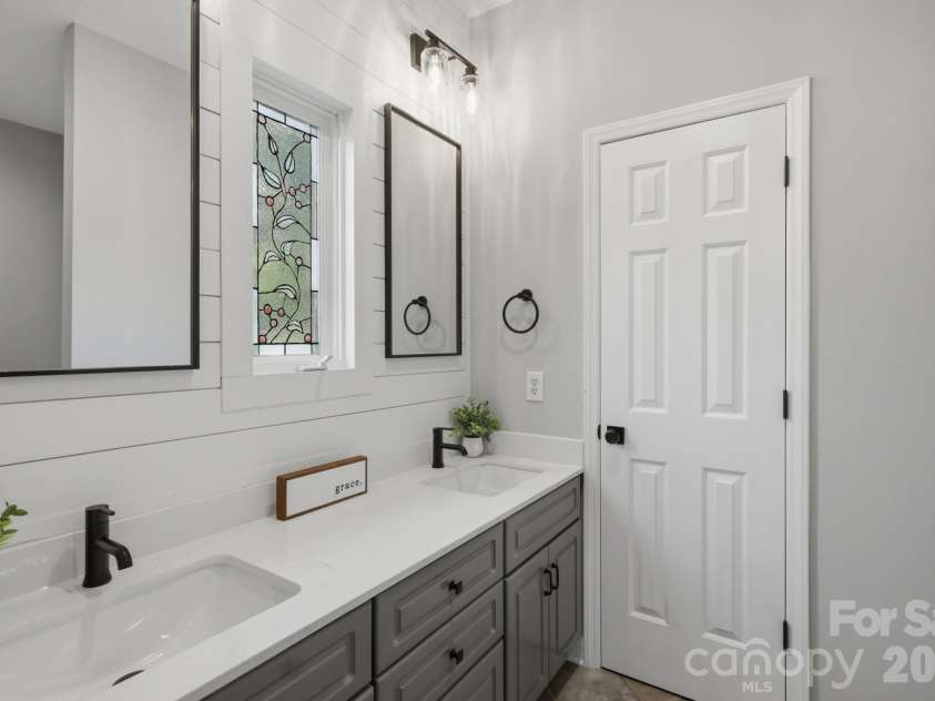 643 Landing Drive, Jefferson, NC 28640.  MLS# CAR4403187, YatesRealty ID 37369. Primary Bathroom