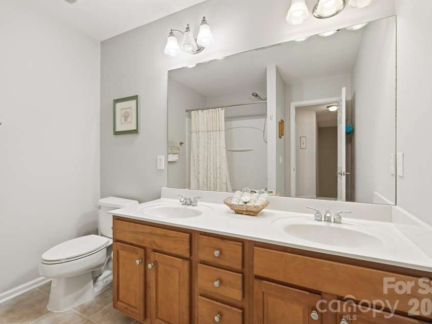 13522 Mccoy Ridge Drive, Huntersville, NC 28078.  MLS# CAR4398351, YatesRealty ID 37371. Dual Vanity in Extra Bath.