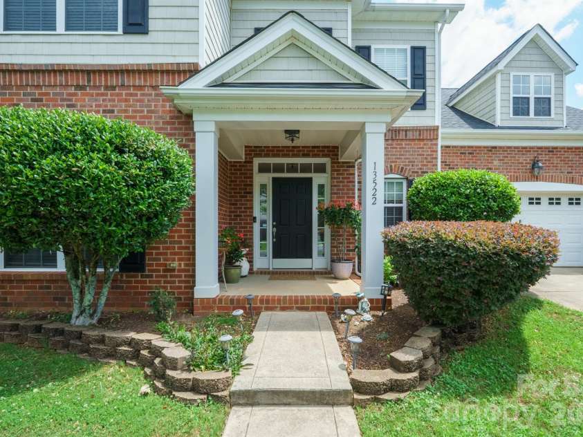 13522 Mccoy Ridge Drive, Huntersville, NC 28078.  MLS# CAR4398351, YatesRealty ID 37371. Immaculate, Move-In Ready, with Primary Suite on Main Level!
