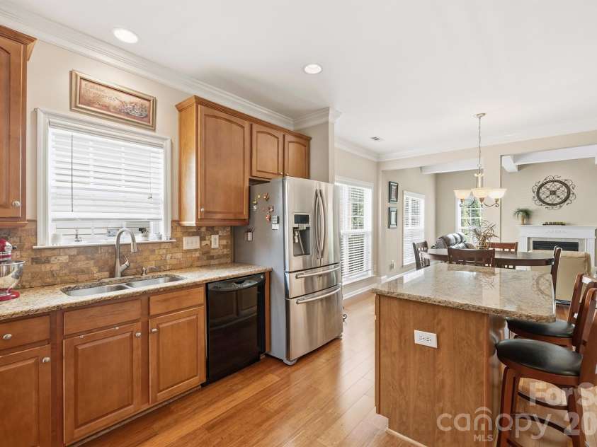 13522 Mccoy Ridge Drive, Huntersville, NC 28078.  MLS# CAR4398351, YatesRealty ID 37371. Kitchen