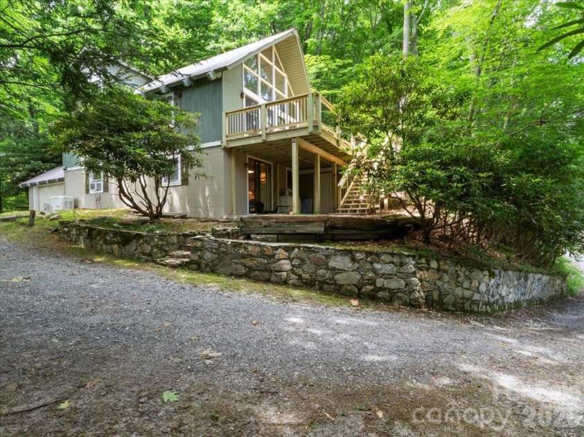 119 Fox Den Road, Mars Hill, NC 28754.  MLS# CAR4395864, YatesRealty ID 37372. 