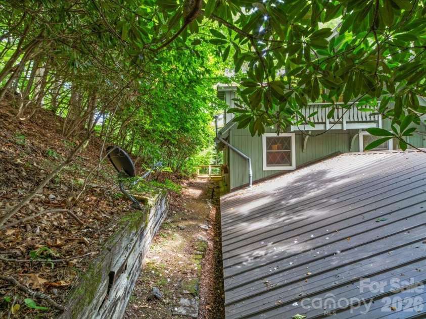 119 Fox Den Road, Mars Hill, NC 28754.  MLS# CAR4395864, YatesRealty ID 37372. 