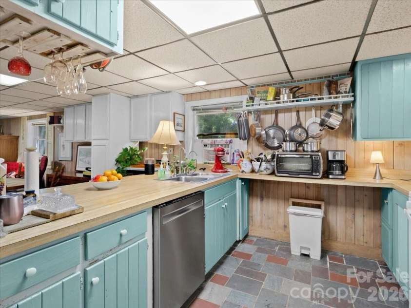 119 Fox Den Road, Mars Hill, NC 28754.  MLS# CAR4395864, YatesRealty ID 37372. 