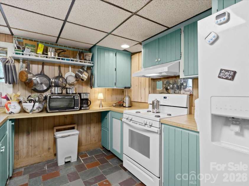 119 Fox Den Road, Mars Hill, NC 28754.  MLS# CAR4395864, YatesRealty ID 37372. 
