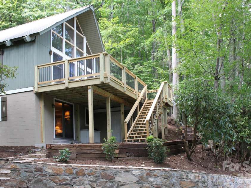 119 Fox Den Road, Mars Hill, NC 28754.  MLS# CAR4395864, YatesRealty ID 37372. 