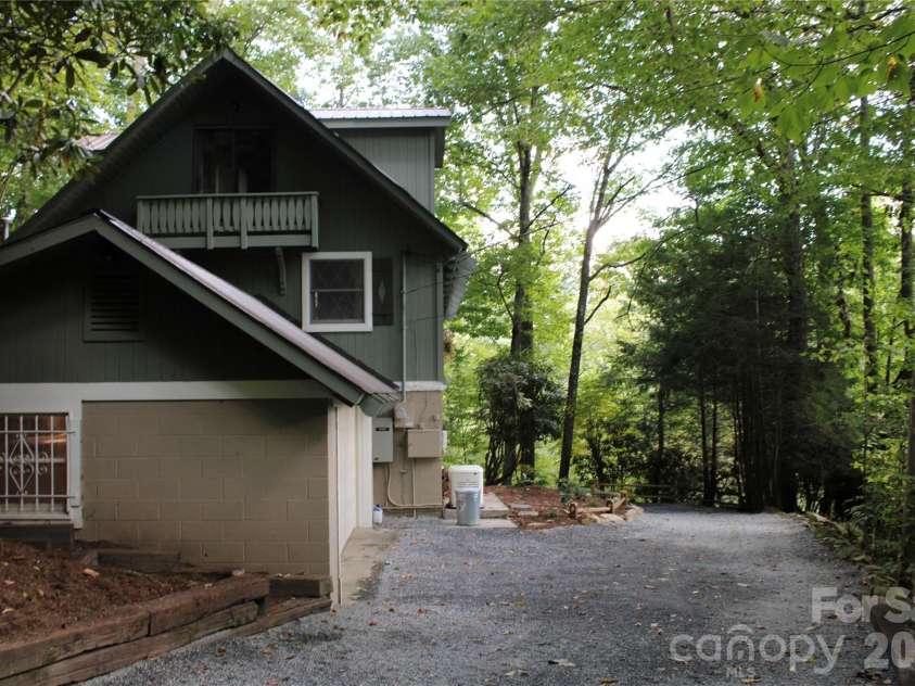 119 Fox Den Road, Mars Hill, NC 28754.  MLS# CAR4395864, YatesRealty ID 37372. 
