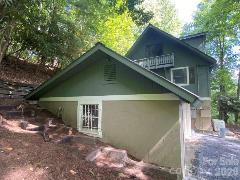 119 Fox Den Road, Mars Hill, NC 28754.  MLS# CAR4395864, YatesRealty ID 37372. 
