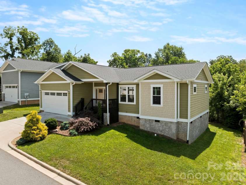 7 May Street, Asheville, NC 28803.  MLS# CAR4398974, YatesRealty ID 37373. 