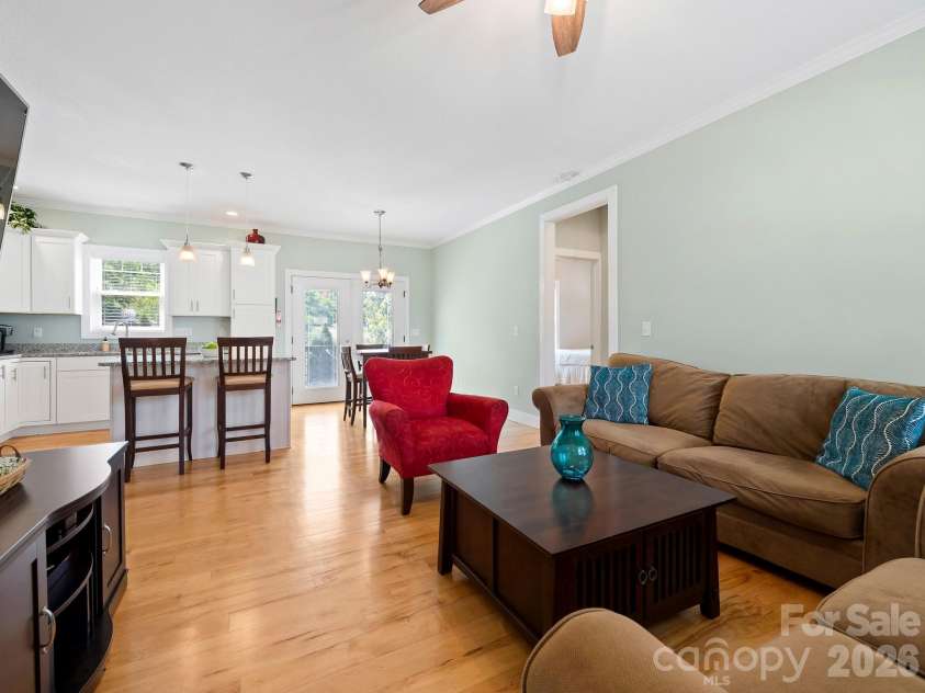 7 May Street, Asheville, NC 28803.  MLS# CAR4398974, YatesRealty ID 37373. 