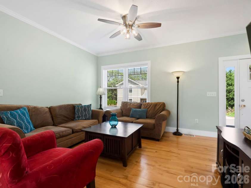 7 May Street, Asheville, NC 28803.  MLS# CAR4398974, YatesRealty ID 37373. 