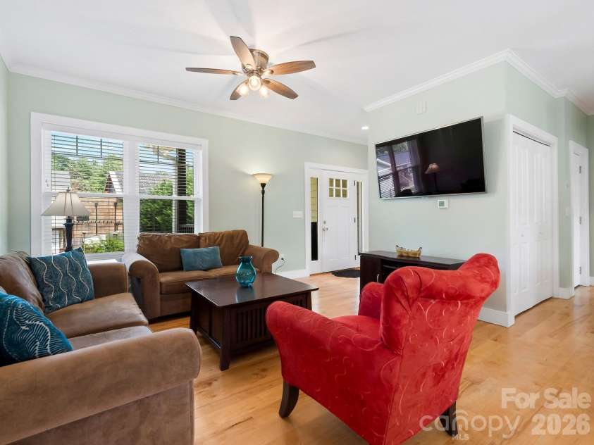 7 May Street, Asheville, NC 28803.  MLS# CAR4398974, YatesRealty ID 37373. 