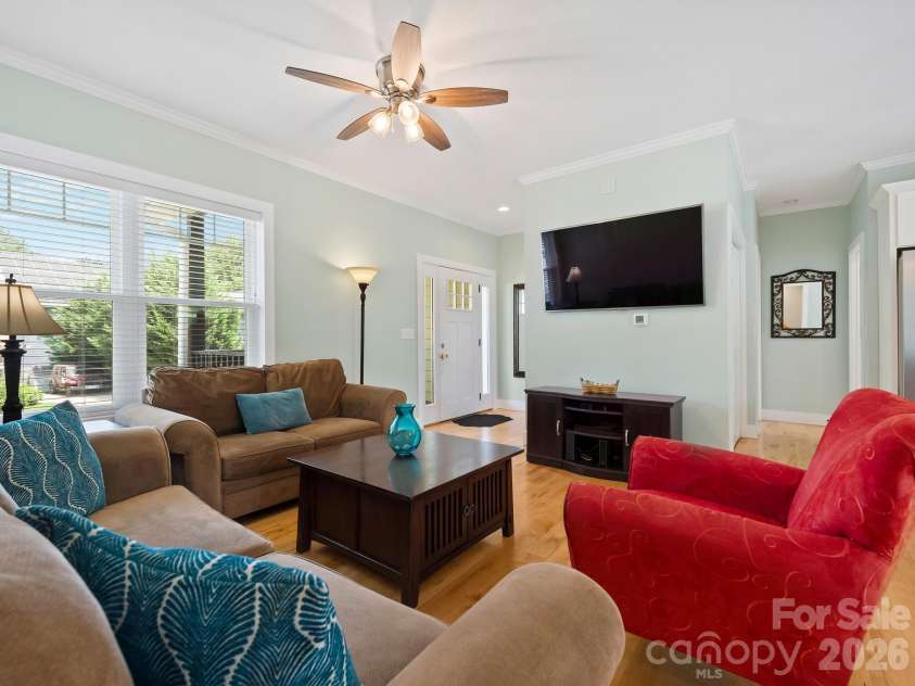 7 May Street, Asheville, NC 28803.  MLS# CAR4398974, YatesRealty ID 37373. 