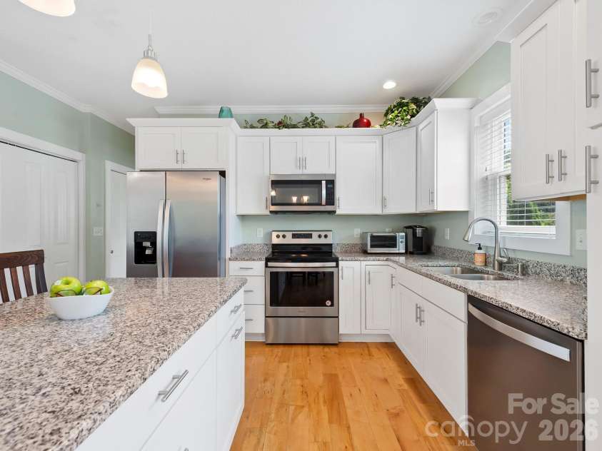 7 May Street, Asheville, NC 28803.  MLS# CAR4398974, YatesRealty ID 37373. 