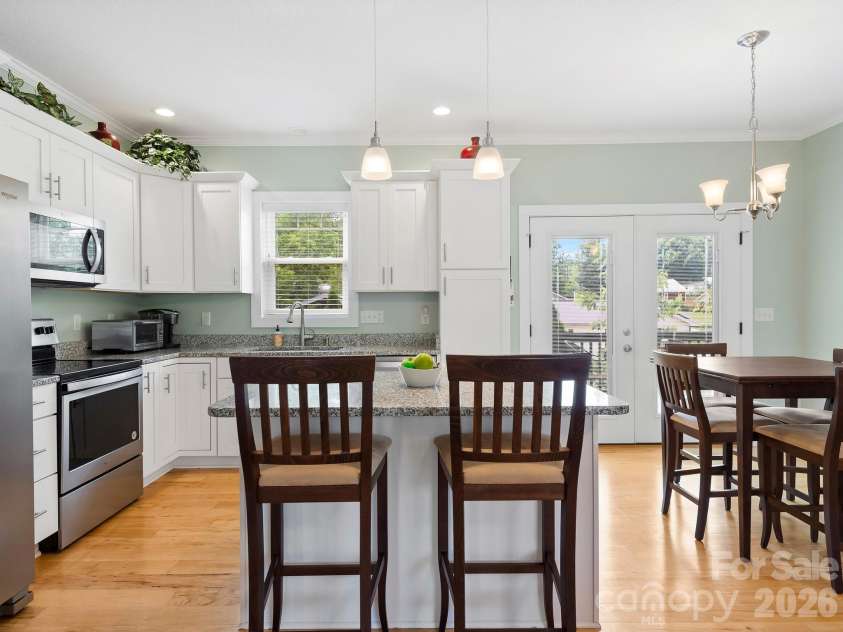 7 May Street, Asheville, NC 28803.  MLS# CAR4398974, YatesRealty ID 37373. 