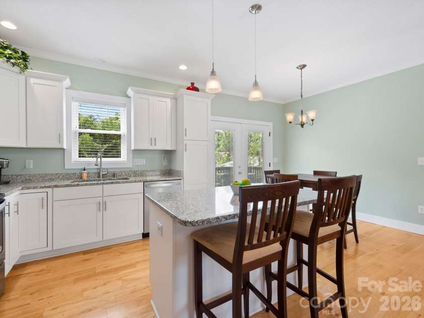 7 May Street, Asheville, NC 28803.  MLS# CAR4398974, YatesRealty ID 37373. 