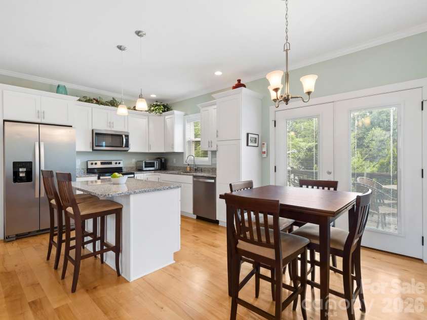 7 May Street, Asheville, NC 28803.  MLS# CAR4398974, YatesRealty ID 37373. 