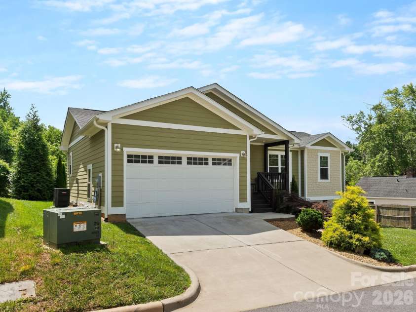 7 May Street, Asheville, NC 28803.  MLS# CAR4398974, YatesRealty ID 37373. 