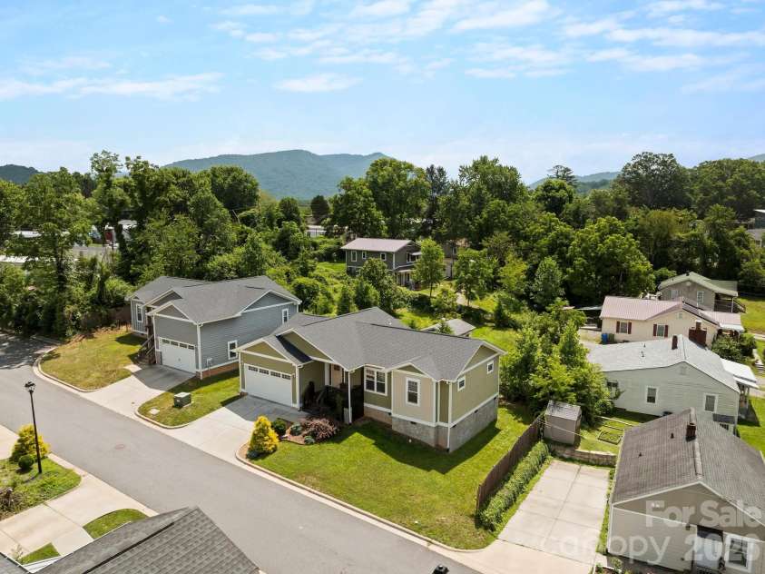 7 May Street, Asheville, NC 28803.  MLS# CAR4398974, YatesRealty ID 37373. 