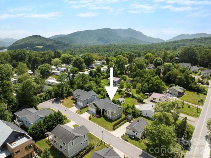 7 May Street, Asheville, NC 28803.  MLS# CAR4398974, YatesRealty ID 37373. 