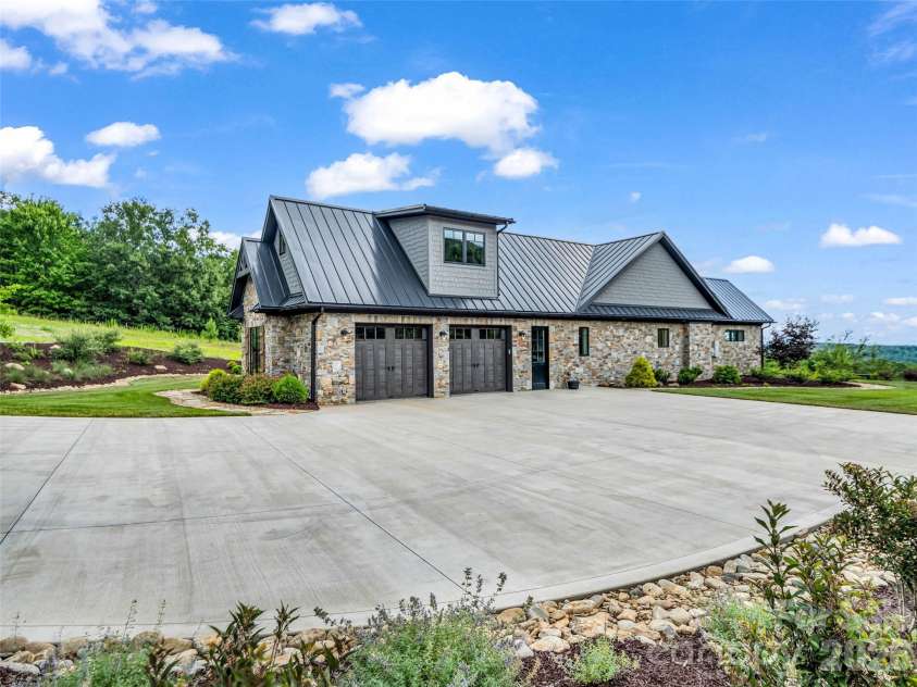 251 Stafford Lane, Mill Spring, NC 28756.  MLS# CAR4403293, YatesRealty ID 37376. 